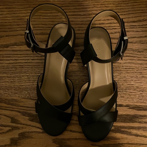 Comfortable Women’s Ankle Strap Mid Wedge Sandal - Picture 3 of 8